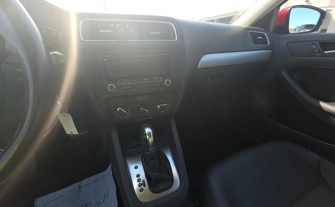 2013 Volkswagen A6 Jetta - Image 10 of 12