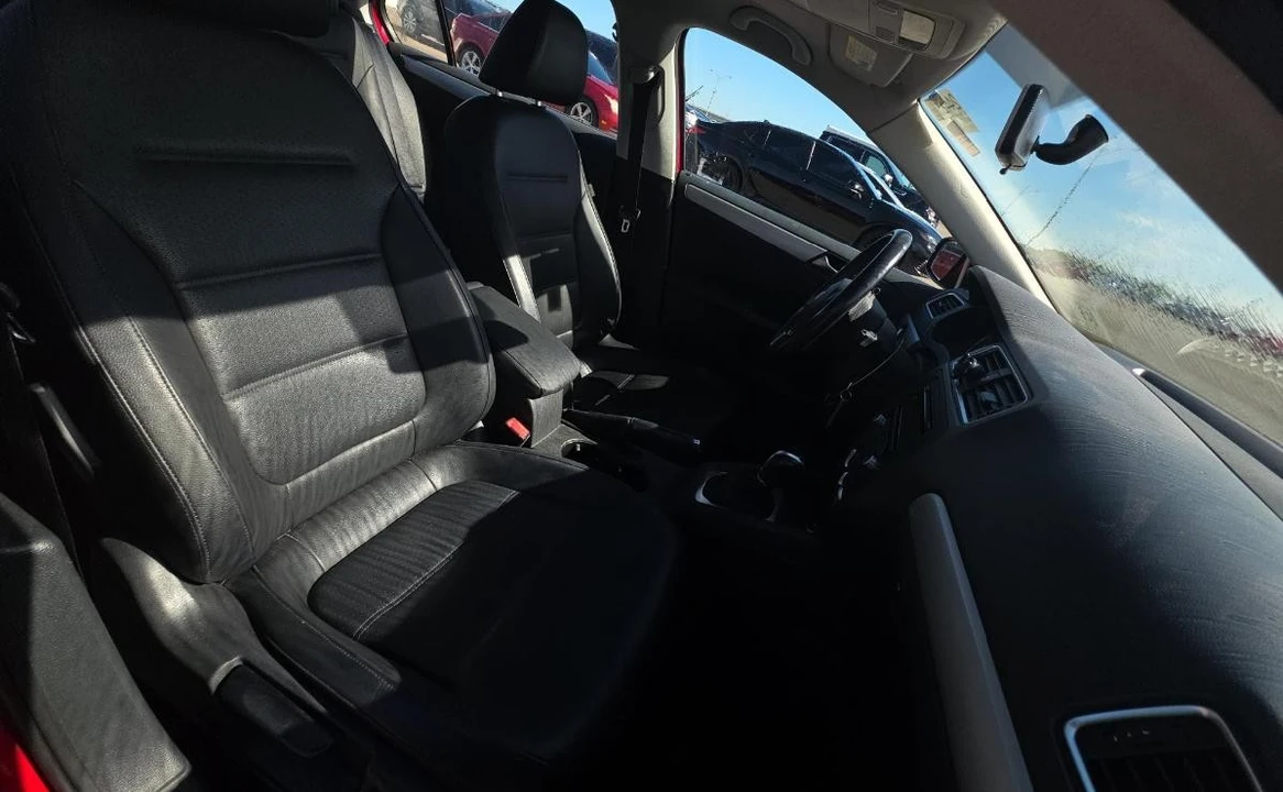 2013 Volkswagen A6 Jetta - Image 8 of 12