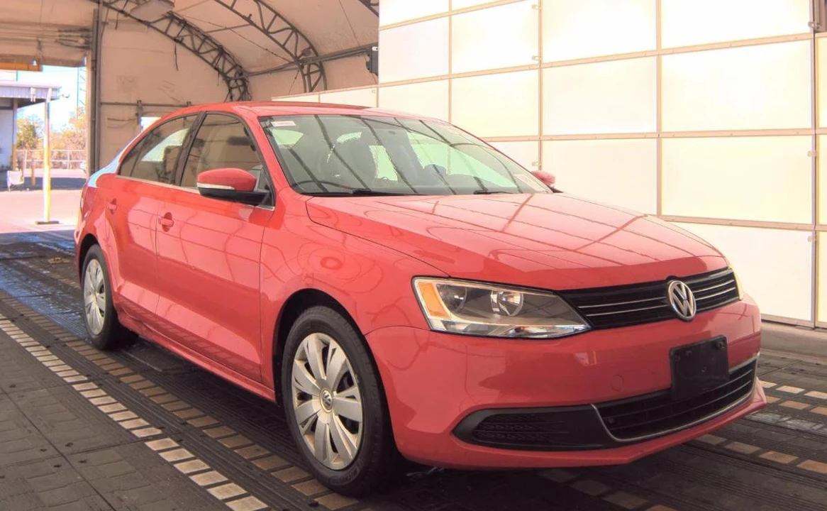 2013 Volkswagen A6 Jetta - Image 3 of 12
