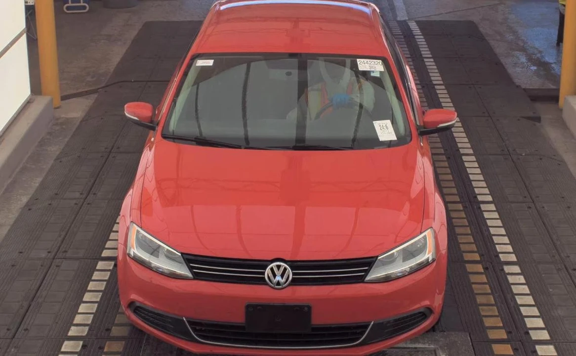 2013 Volkswagen A6 Jetta - Image 2 of 12