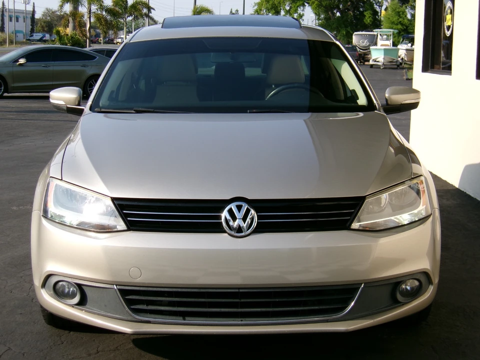 2013 Volkswagen A6 Jetta - Image 2 of 20