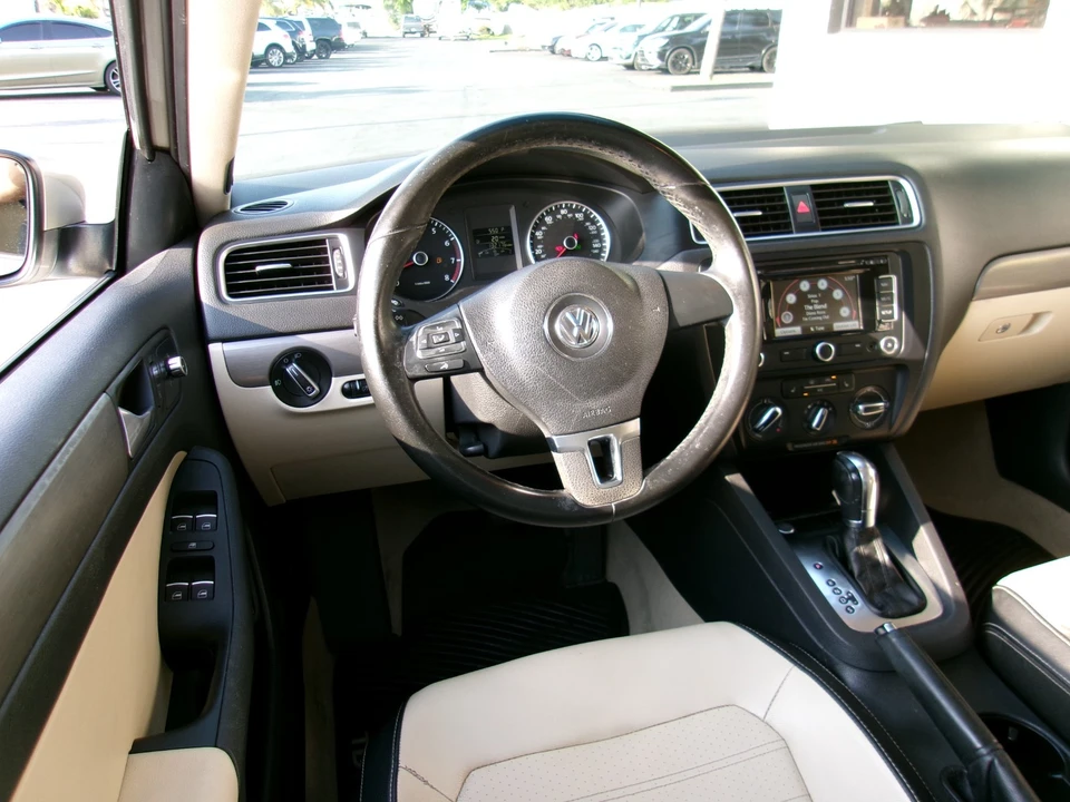 2013 Volkswagen A6 Jetta - Image 16 of 20