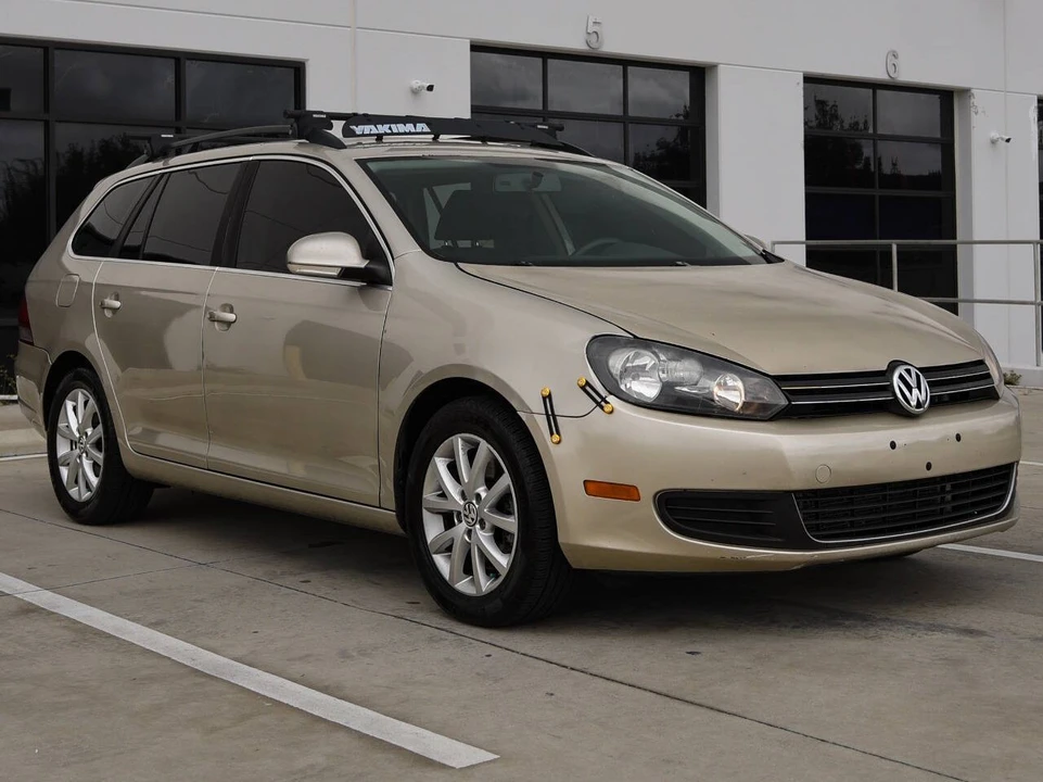 2013 Volkswagen A6 Jetta - Image 2 of 17