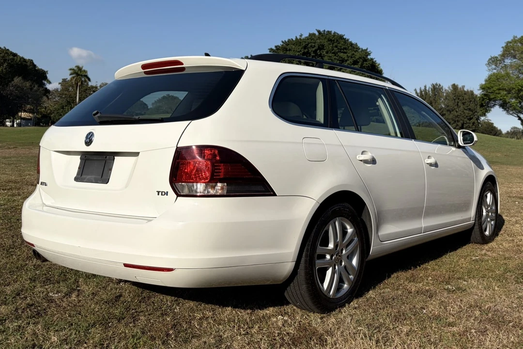 2013 Volkswagen A6 Jetta - Image 2 of 7