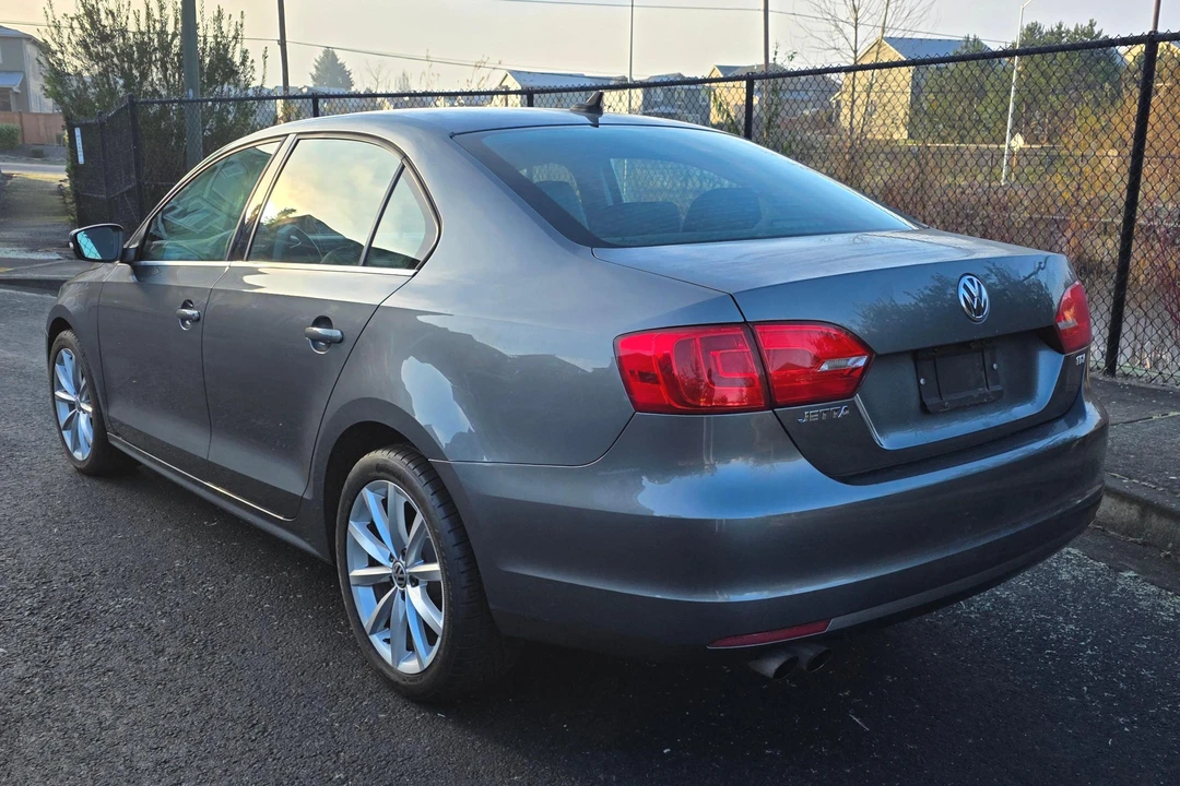2013 Volkswagen A6 Jetta - Image 4 of 31
