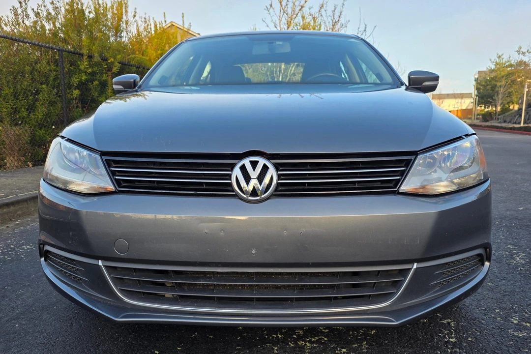 2013 Volkswagen A6 Jetta - Image 2 of 31