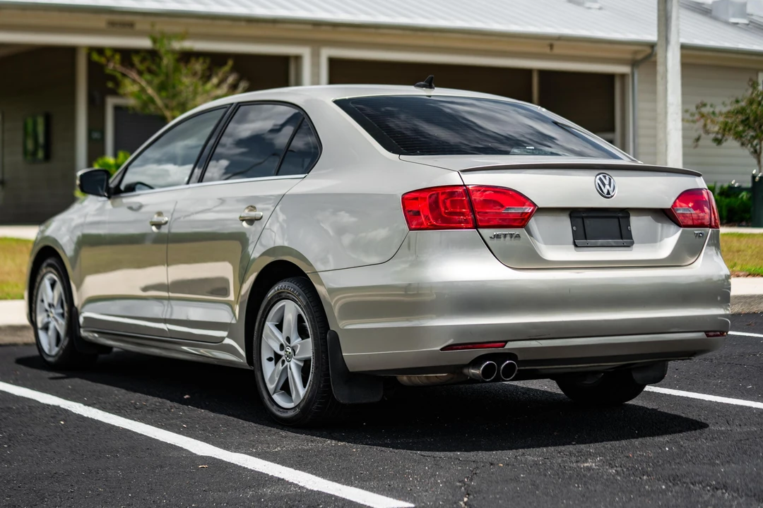 2013 Volkswagen A6 Jetta - Image 4 of 31