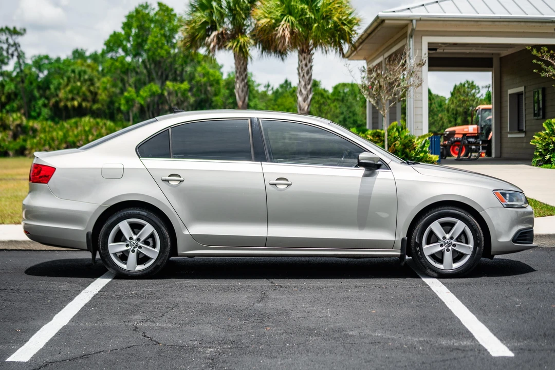 2013 Volkswagen A6 Jetta - Image 3 of 31