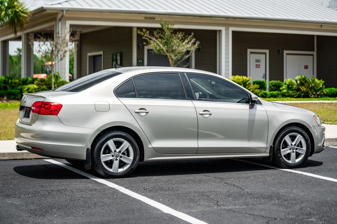 2013 Volkswagen A6 Jetta - Image 28 of 31