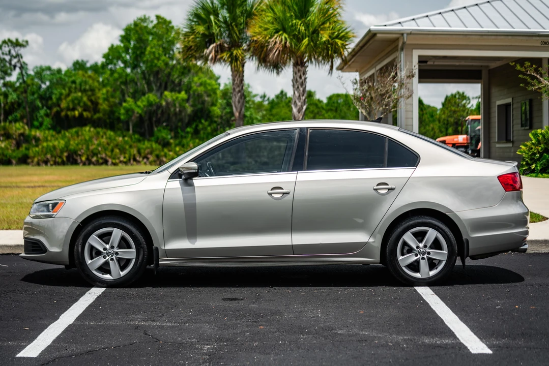 2013 Volkswagen A6 Jetta - Image 13 of 31