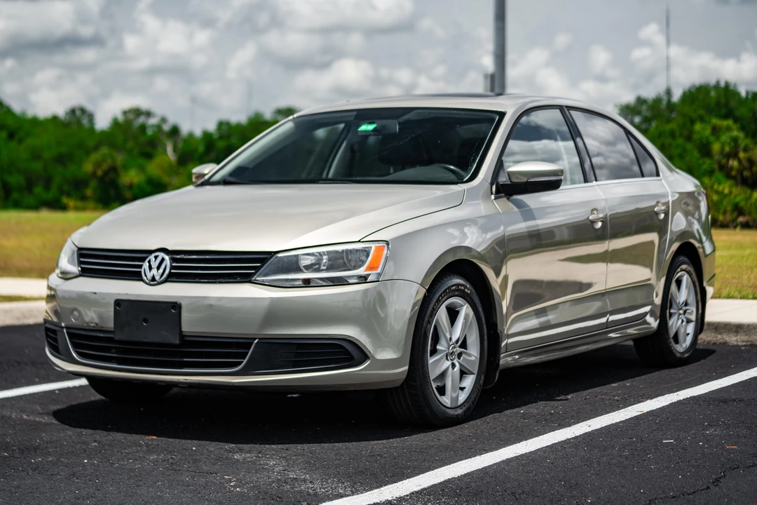 2013 Volkswagen A6 Jetta - Image 7 of 31