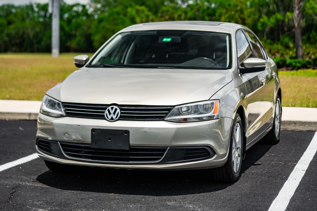 2013 Volkswagen A6 Jetta - Image 6 of 31