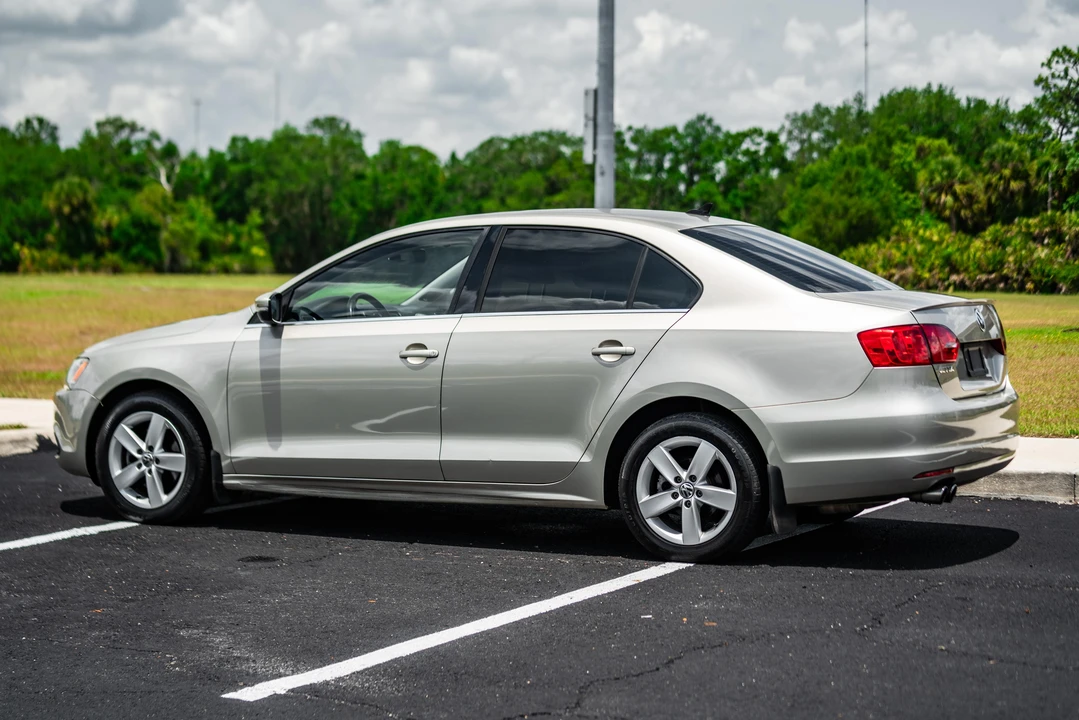 2013 Volkswagen A6 Jetta - Image 14 of 31