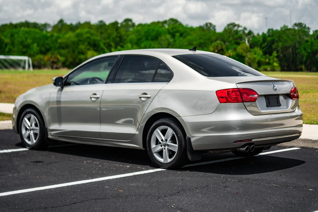 2013 Volkswagen A6 Jetta - Image 16 of 31