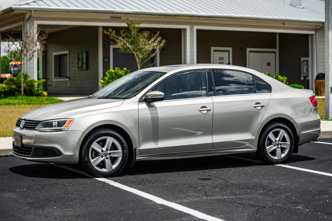 2013 Volkswagen A6 Jetta - Image 12 of 31