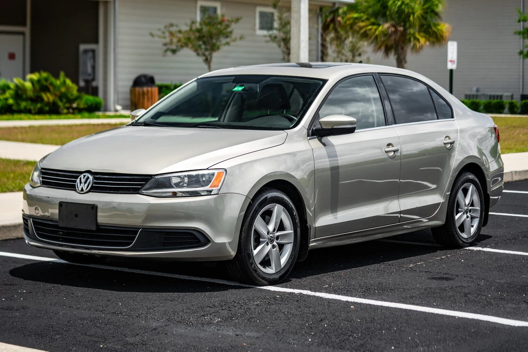 2013 Volkswagen A6 Jetta - Image 9 of 31
