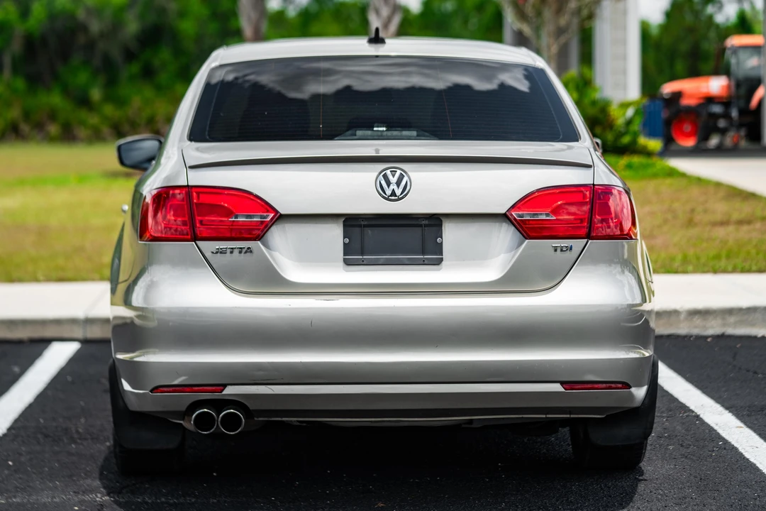 2013 Volkswagen A6 Jetta - Image 5 of 31