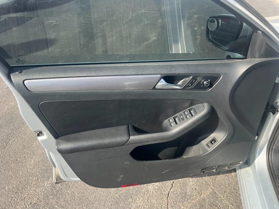 2013 Volkswagen A6 Jetta - Image 10 of 21