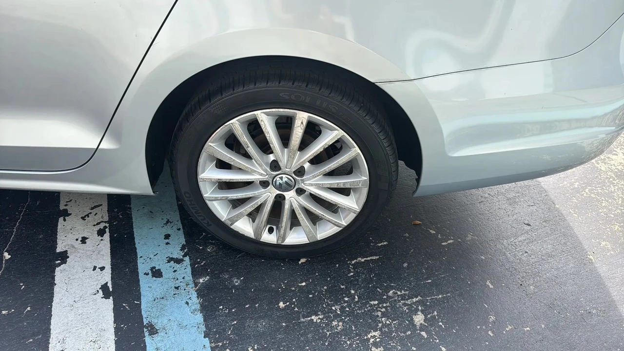 2013 Volkswagen A6 Jetta - Image 16 of 21