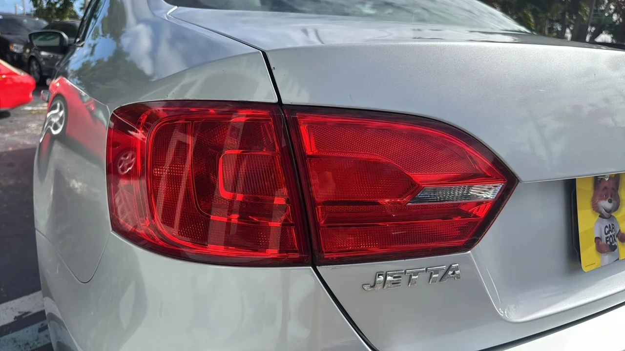 2013 Volkswagen A6 Jetta - Image 12 of 21
