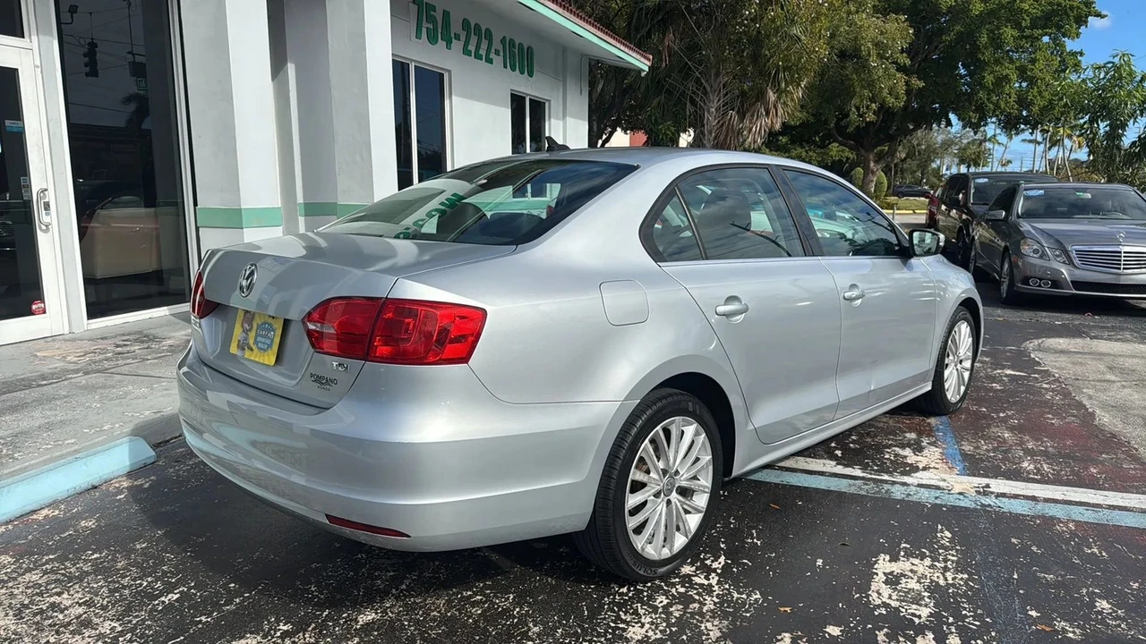 2013 Volkswagen A6 Jetta - Image 10 of 21
