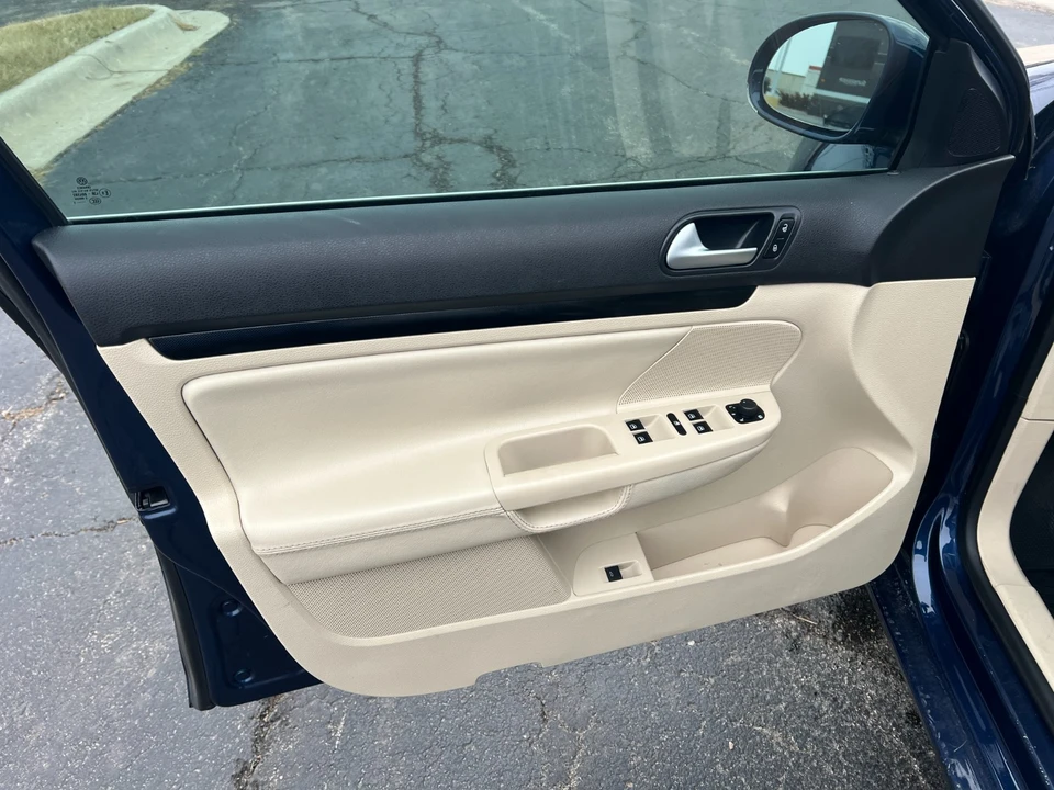 2013 Volkswagen A6 Jetta - Image 11 of 20