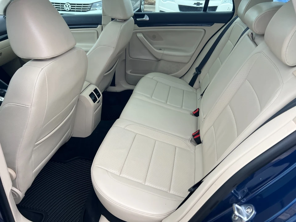 2013 Volkswagen A6 Jetta - Image 13 of 20