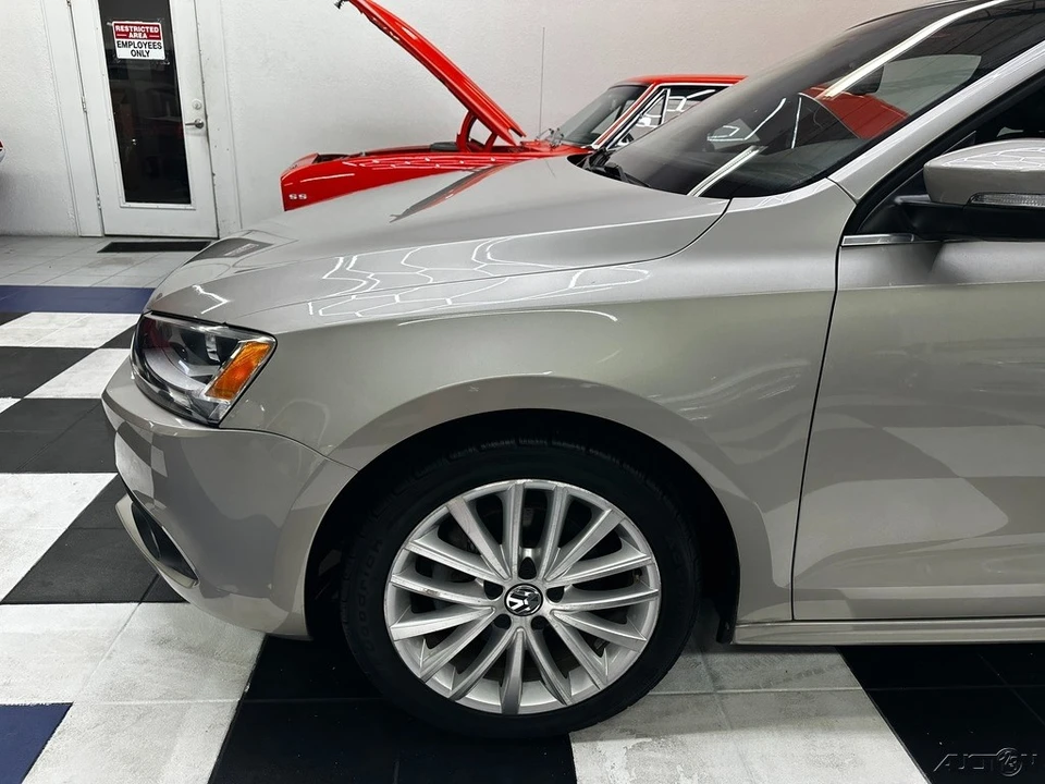 2013 Volkswagen A6 Jetta - Image 8 of 21