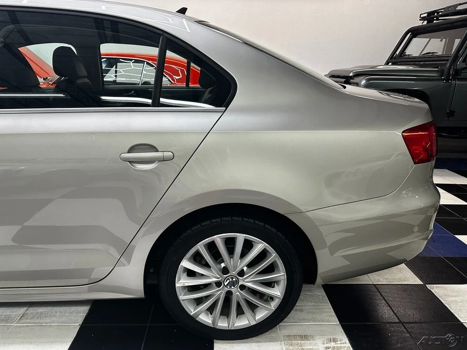 2013 Volkswagen A6 Jetta - Image 16 of 21