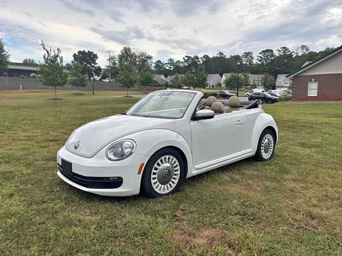 2013 Volkswagen New Beetle 2.5 Convertible 2D