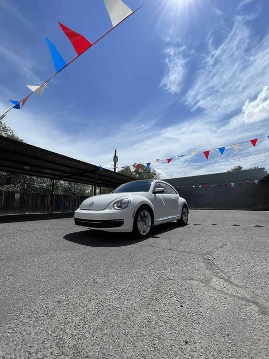 2013 Volkswagen A5 Beetle - Image 2 of 10