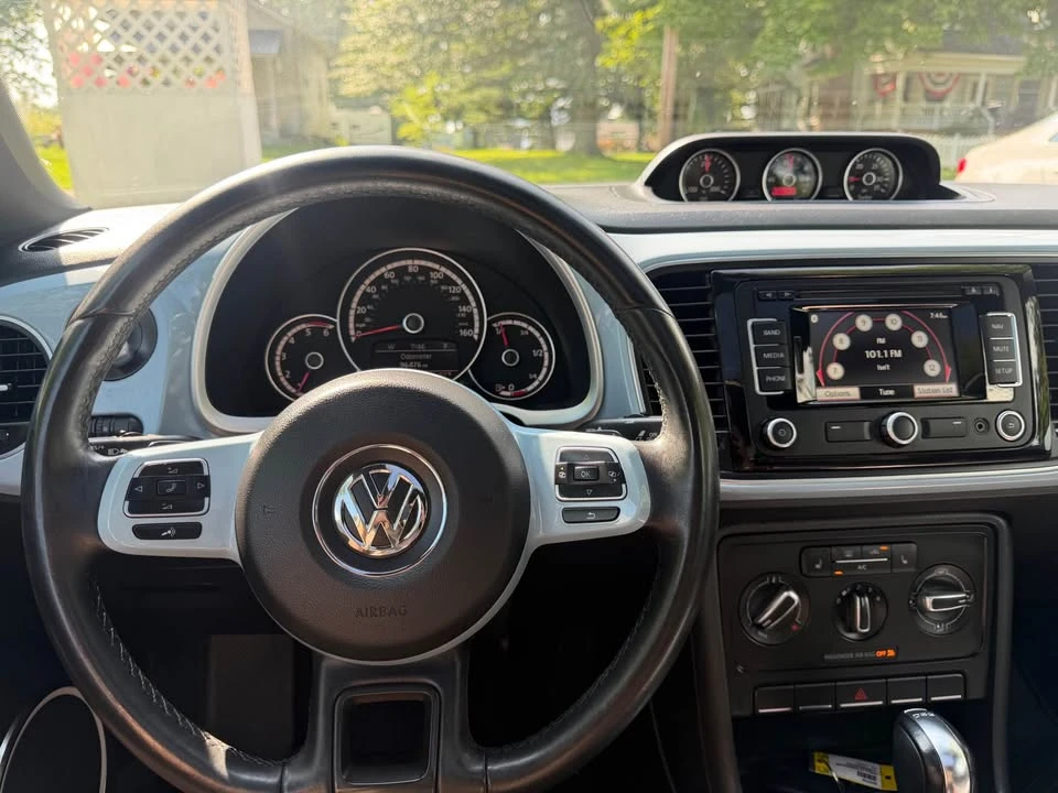 2013 Volkswagen A5 Beetle - Image 10 of 16