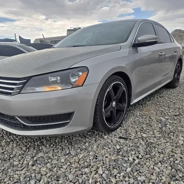 2013 Volkswagen Passat 1.8T SE Sedan
