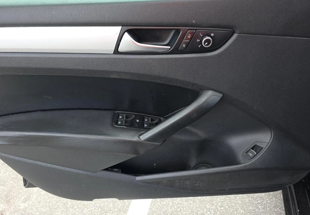 2013 Volkswagen Passat - Image 12 of 12