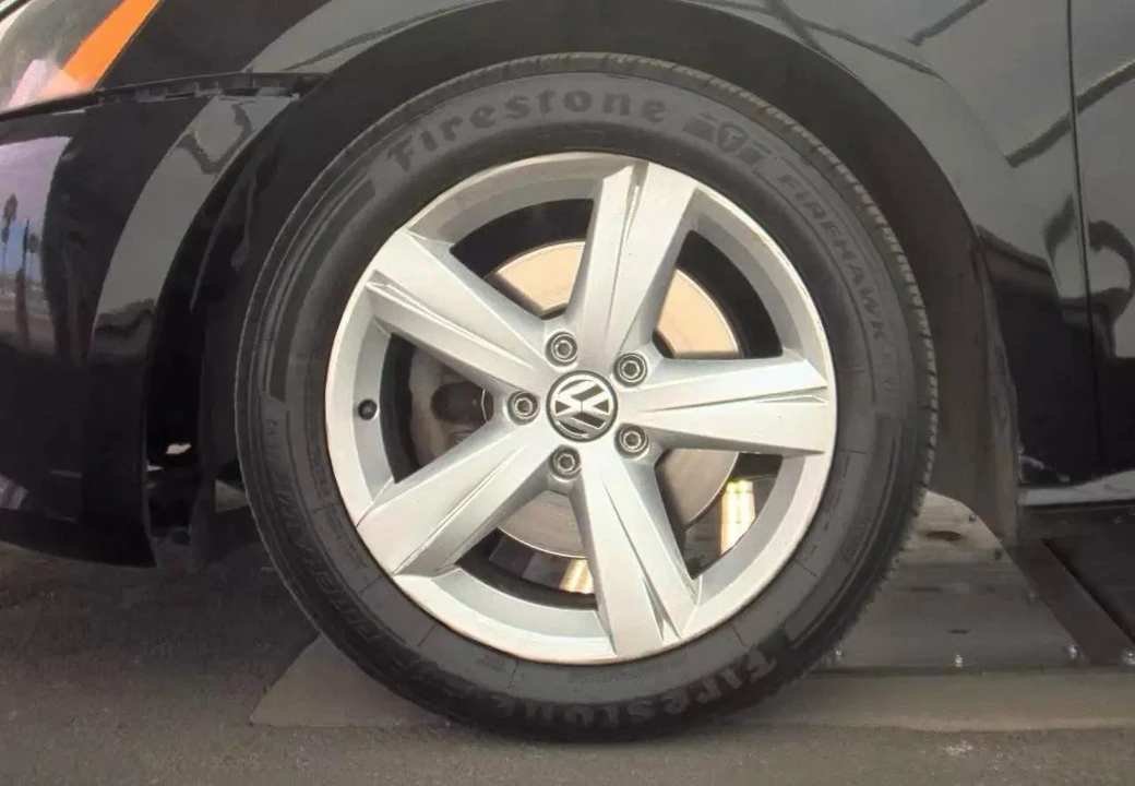 2013 Volkswagen Passat - Image 9 of 12