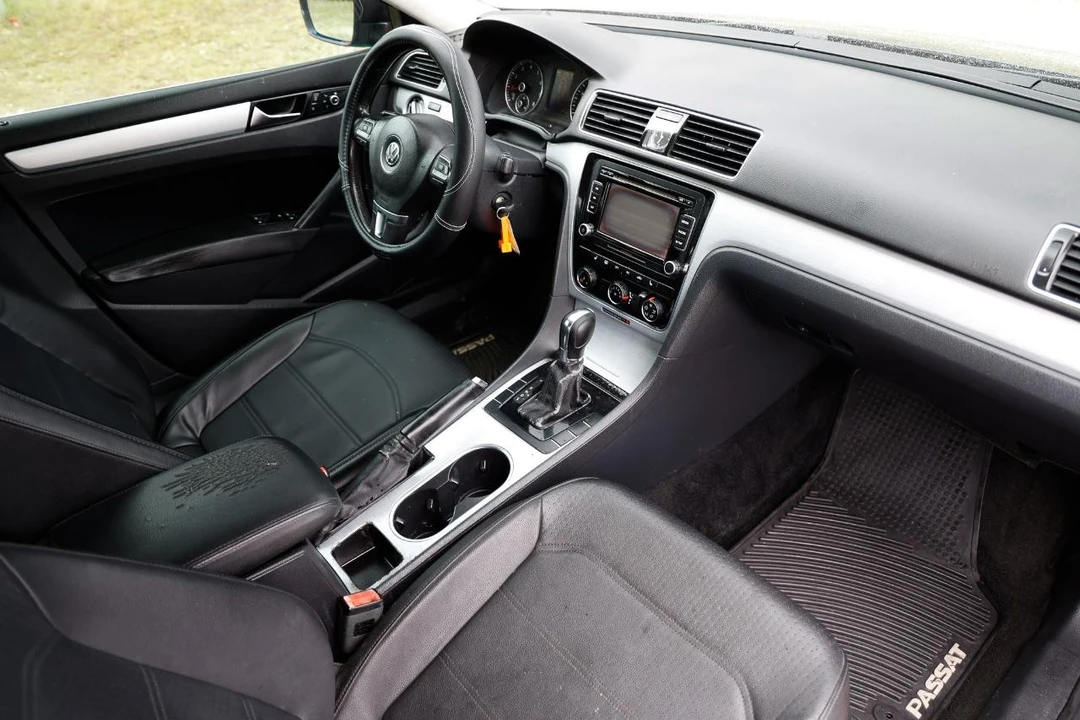 2013 Volkswagen Passat - Image 18 of 21