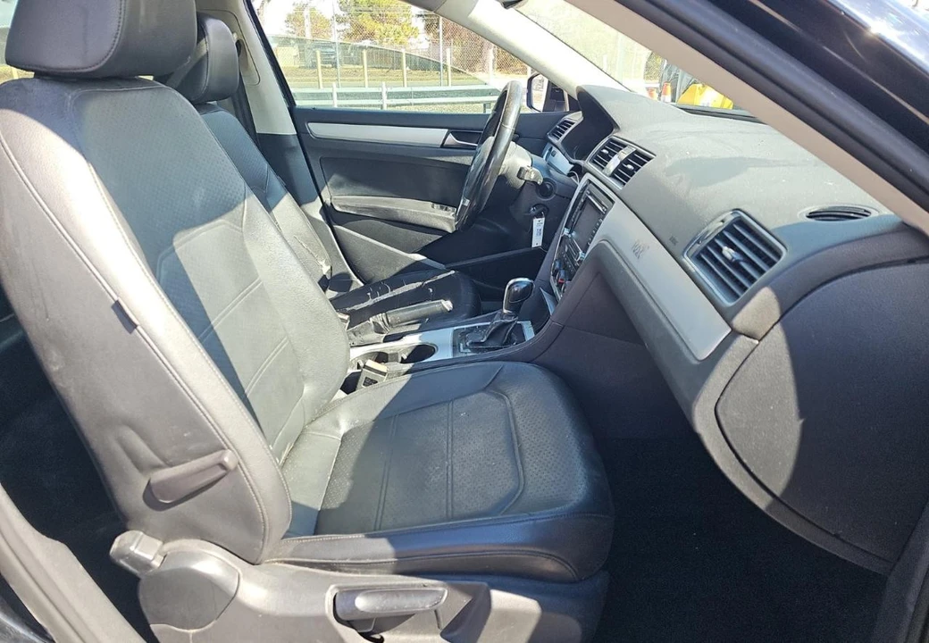 2013 Volkswagen Passat - Image 10 of 12