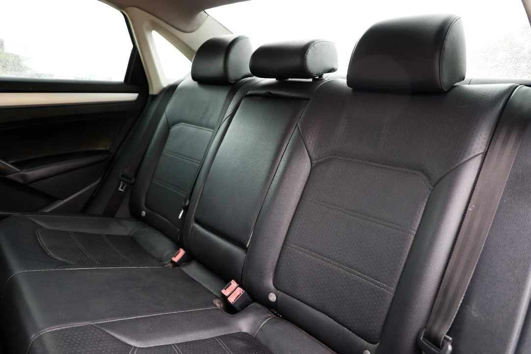 2013 Volkswagen Passat - Image 8 of 21