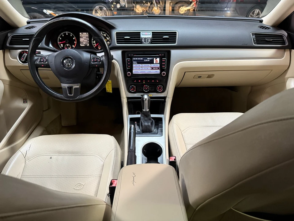 2013 Volkswagen Passat - Image 10 of 21