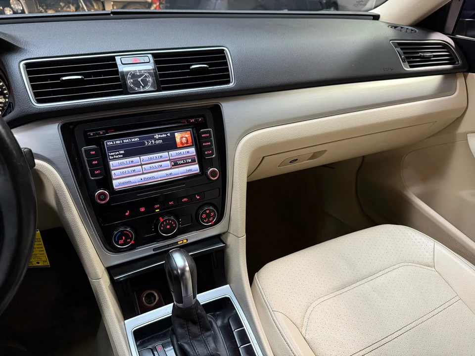 2013 Volkswagen Passat - Image 18 of 21