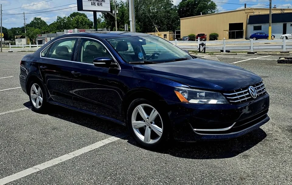 2013 Volkswagen Passat - Image 2 of 9