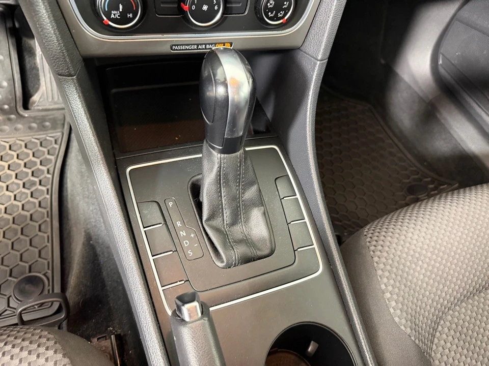 2013 Volkswagen Passat - Image 14 of 20