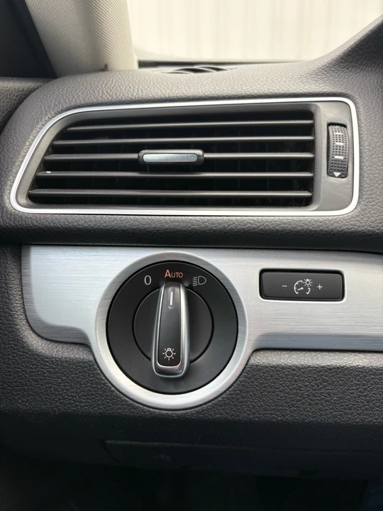 2013 Volkswagen Passat - Image 9 of 20