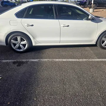 2013 Volkswagen Passat SE Sedan 4D