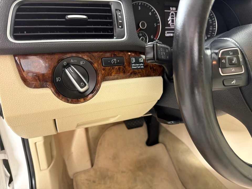 2013 Volkswagen Passat - Image 14 of 21