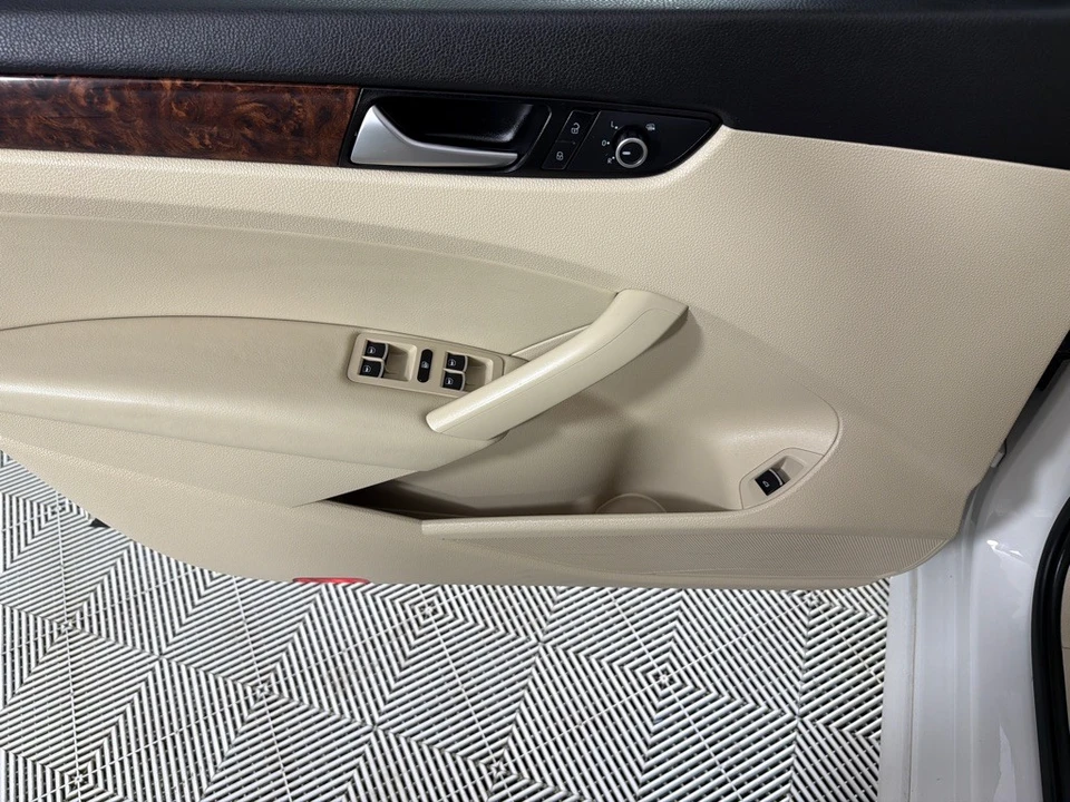 2013 Volkswagen Passat - Image 10 of 21
