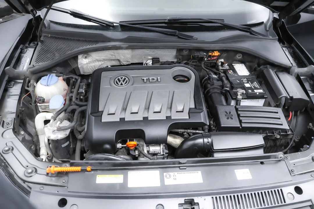 2013 Volkswagen Passat - Image 18 of 21