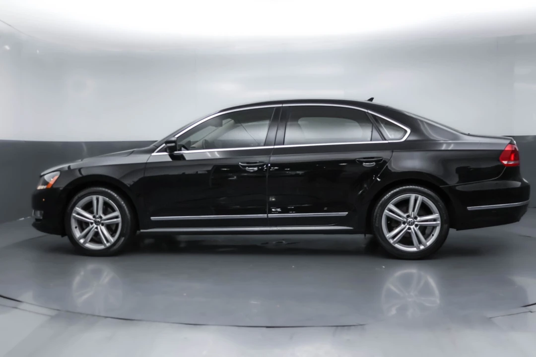 2013 Volkswagen Passat - Image 2 of 12