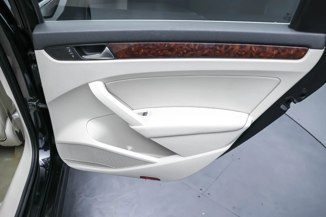 2013 Volkswagen Passat - Image 15 of 21