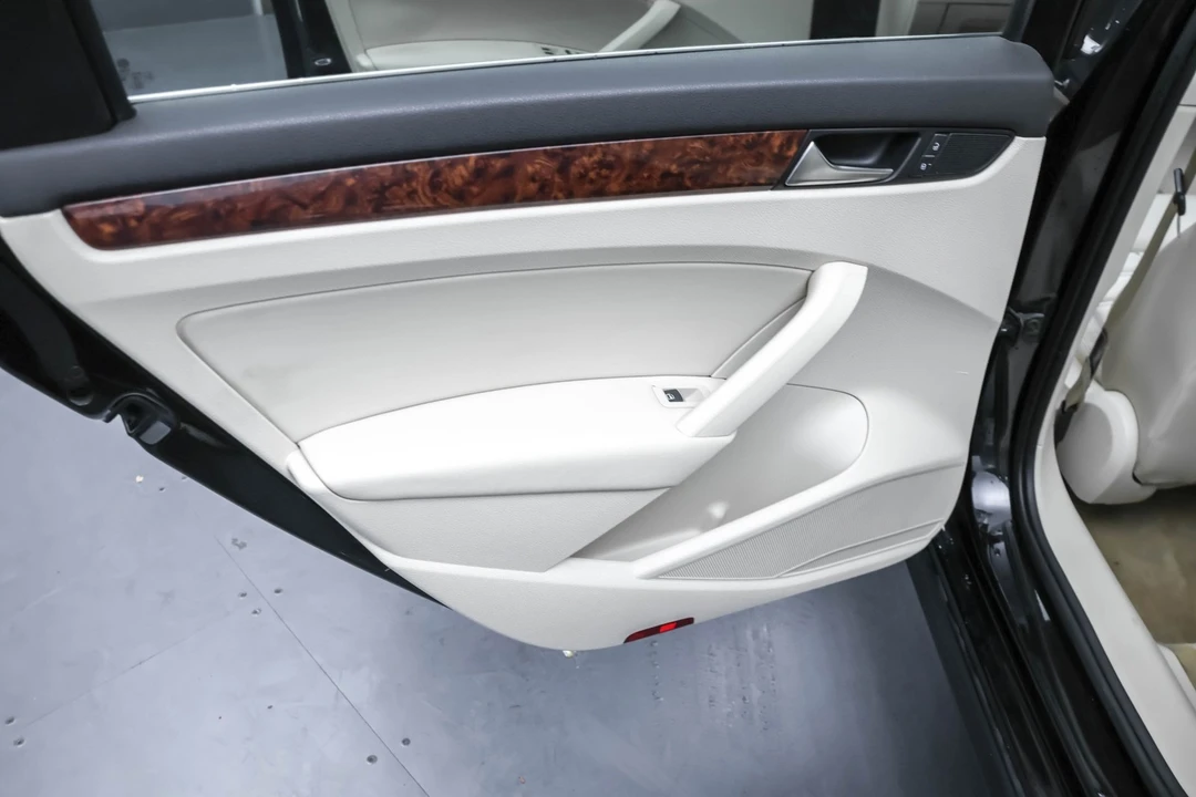 2013 Volkswagen Passat - Image 13 of 21